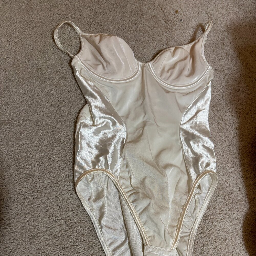 Vanity Fair Illumination Satin Body Briefer 34B NWOT Ivory